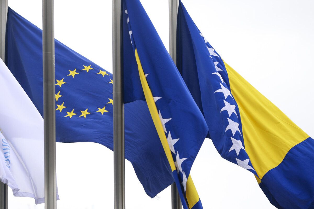 Diese Flaggen könnten auch bald an EU-Gebäuden nebeneinander hängen.AP