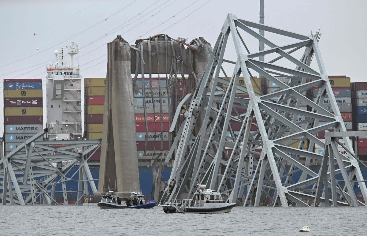 Ein Containerschiff hatte die Autobrücke gerammt und so zum Einsturz gebracht. AFP