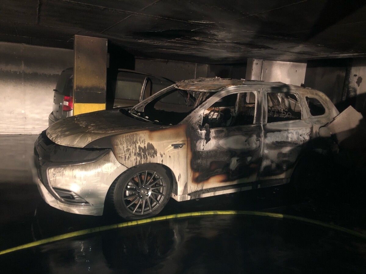 Ein Fahrzeugbrand in der Tiefgarage ist gefährlich und lässt Haftungsfragen offen. Archiv Feuerwehr Hard