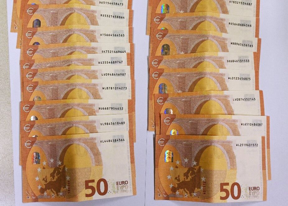 Ein Schweizer brachte im Nobelskiort Lech unter anderem 59 gefälschte 50-Euro-Noten unter die Leute. APA/Symbol