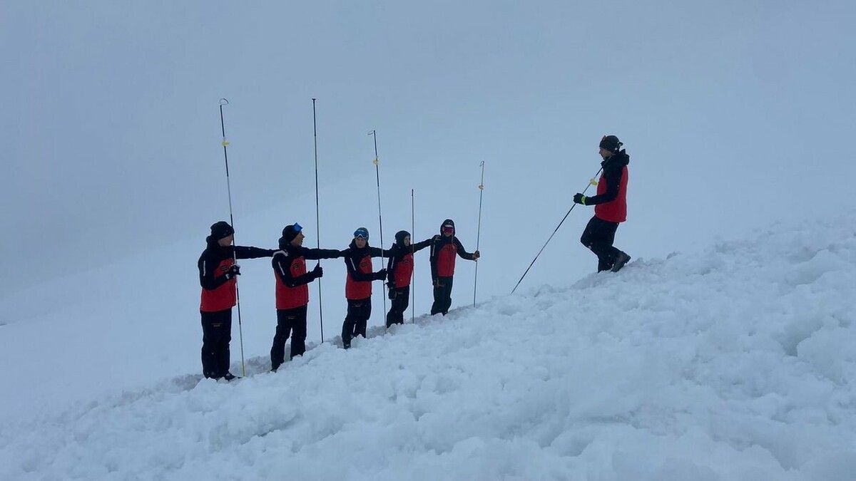 Eine Grobsondierung von Einsatzkräften aus Tirol und Vorarlberg nach möglichen Verschütteten brachte keine Ergebnisse.