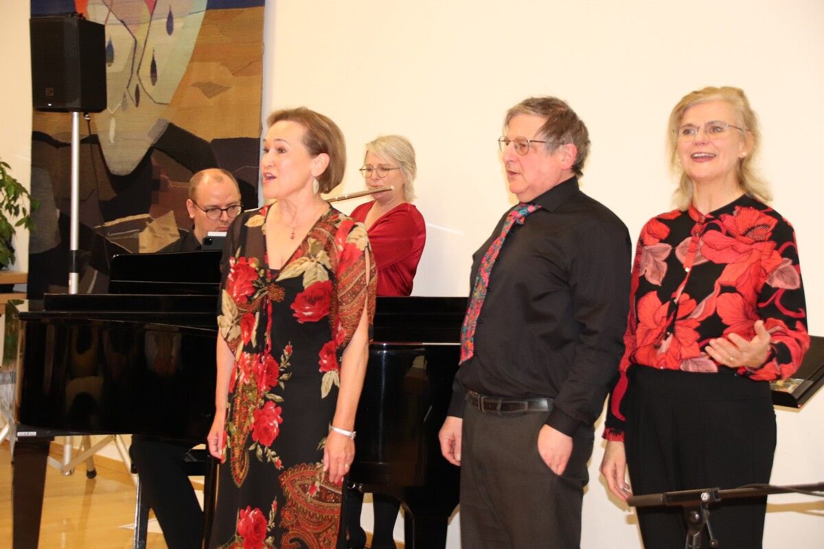 Eineinhalb Stunden lang folgte das Publikum im vollbesetzten Kultursaal fasziniert den Aufs und Abs in Mozarts Leben. wam
