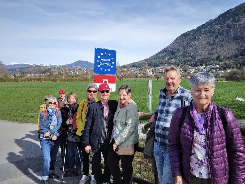 Frühlingserwachen mit den PÖffis: Mitglieder genießen den Spaziergang zum Egelsee und St. Michael.PVÖ