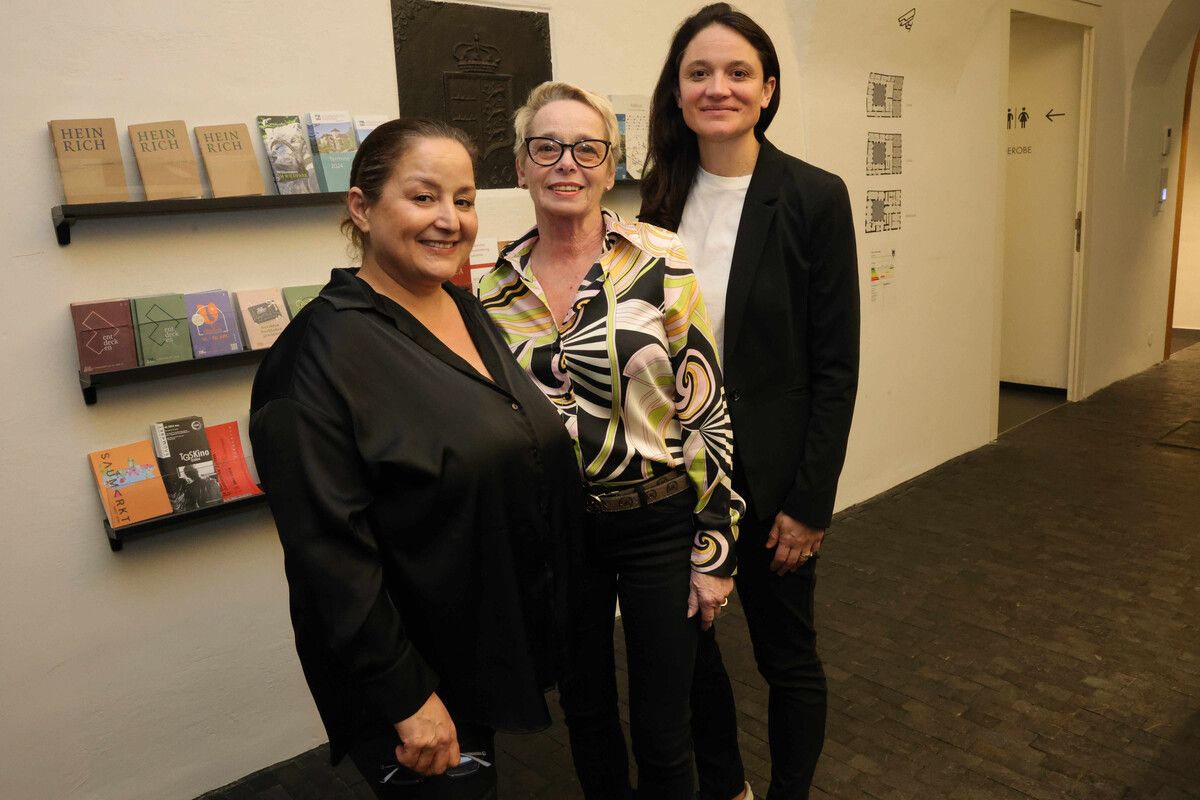 Gamze Terzioglu, OV Silvia Fröhle und Kulturamtsleiterin Maria Simma-Keller.