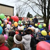 Bunter Abschied von der Schule Rotkreuz