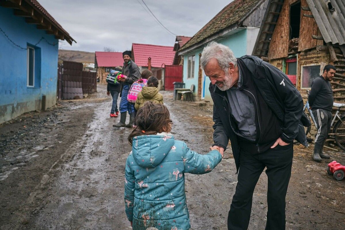Die Welt, in der Pater Georg Sporschill SJ lebt: Bei Roma im rumänischen Siebenbürgen, unweit der Stadt Sibiu. Der Papst habe zum Einsatz für die Ausgegrenzten ermutigt.⇒ Elijah