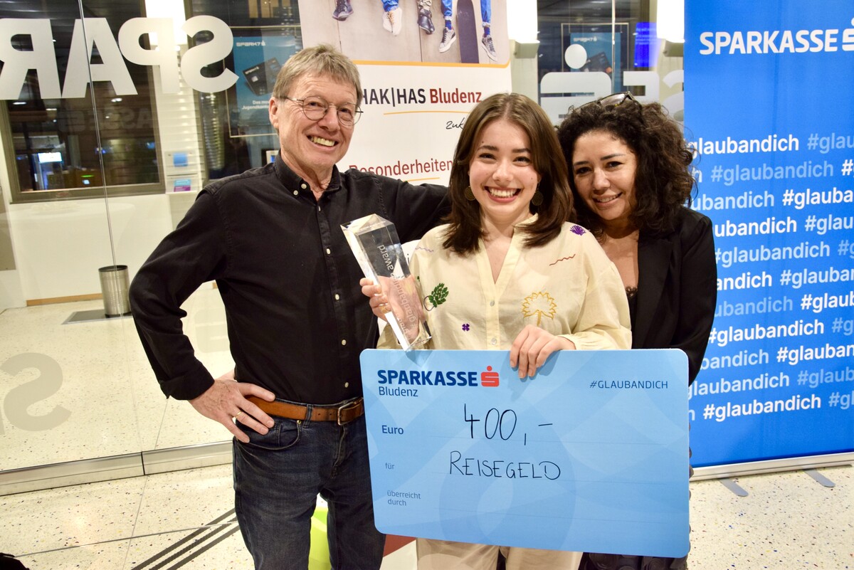 #glaubandich-Award-Gewinnerin Evelyn Dünser mit ihren Eltern Herbert und Maria Dünser.SCO (2)