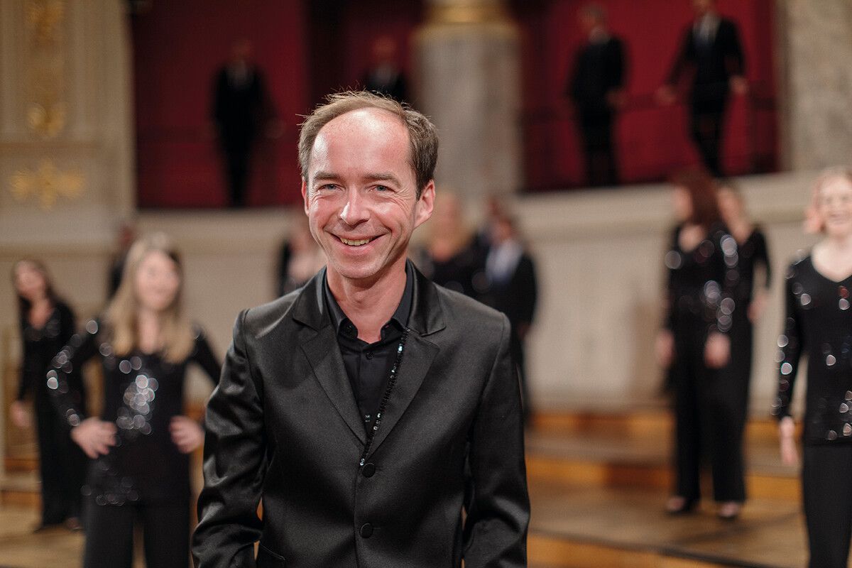 Heinz Ferlesch dirigiert das Konzert 5 des SOV in Bregenz. NINI TSCHAVOLL