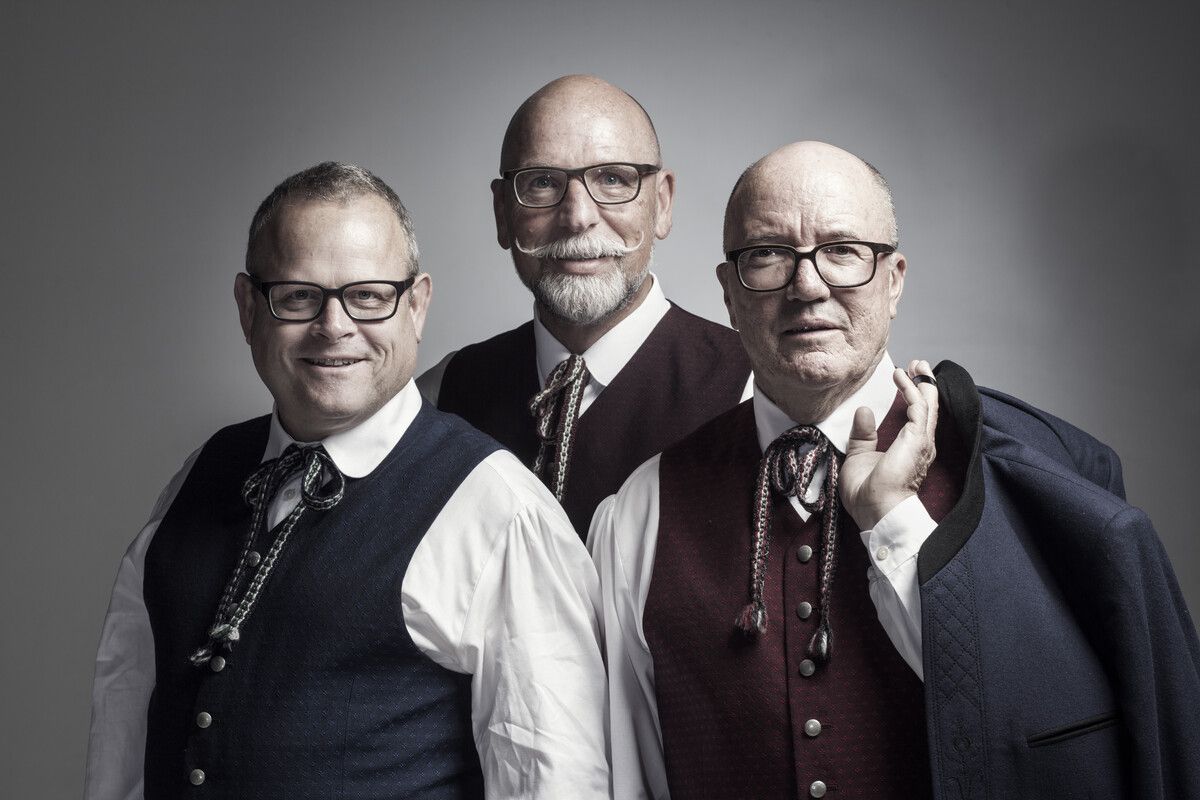 Im ersten Konzert debütiert bei dieser Reihe der Götzner Dreigesang, Oskar Egle, Bruno Fleisch und Wilfried Müller, mit Volkslied-Bearbeitungen. Georg Alfare