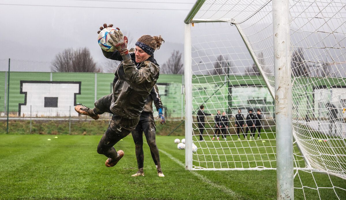 In Aktion: Neuerwerbung Sarah-Lisa Dübel wird im Frühjahr in der Liga das Tor der Altacherinnen hüten.Steurer/3