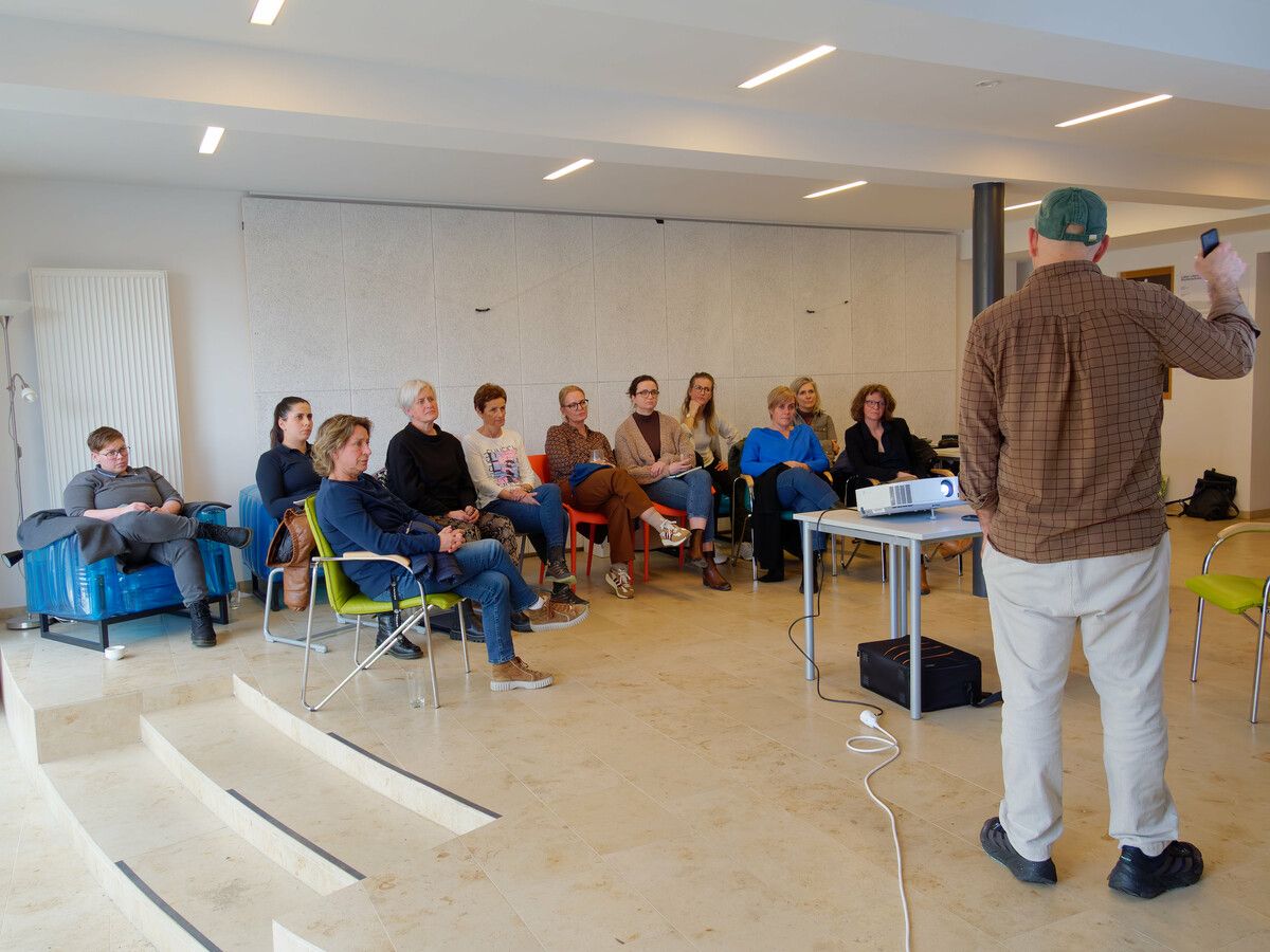 In einem Weiterbildungsworkshop holten sich die Mitarbeiter der Stadt wertvolle Infos.Stadt Hohenems