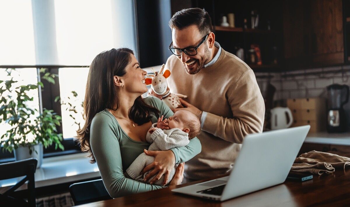 KarenzAktiv will bestmögliche Rahmenbedingungen für Beruf und Familie schaffen.Shutterstock