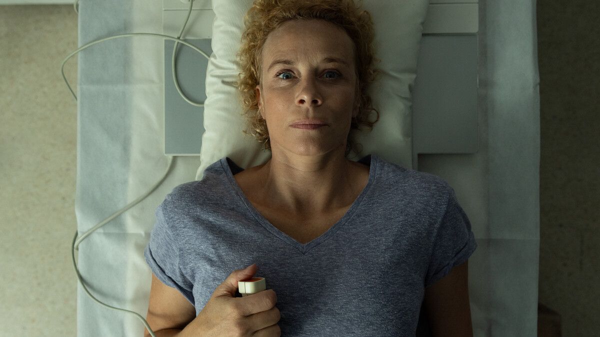 Katja Riemann geht in der neuen Serie „Reset“ auf Zeitreise. ZDF/Tina Krohn