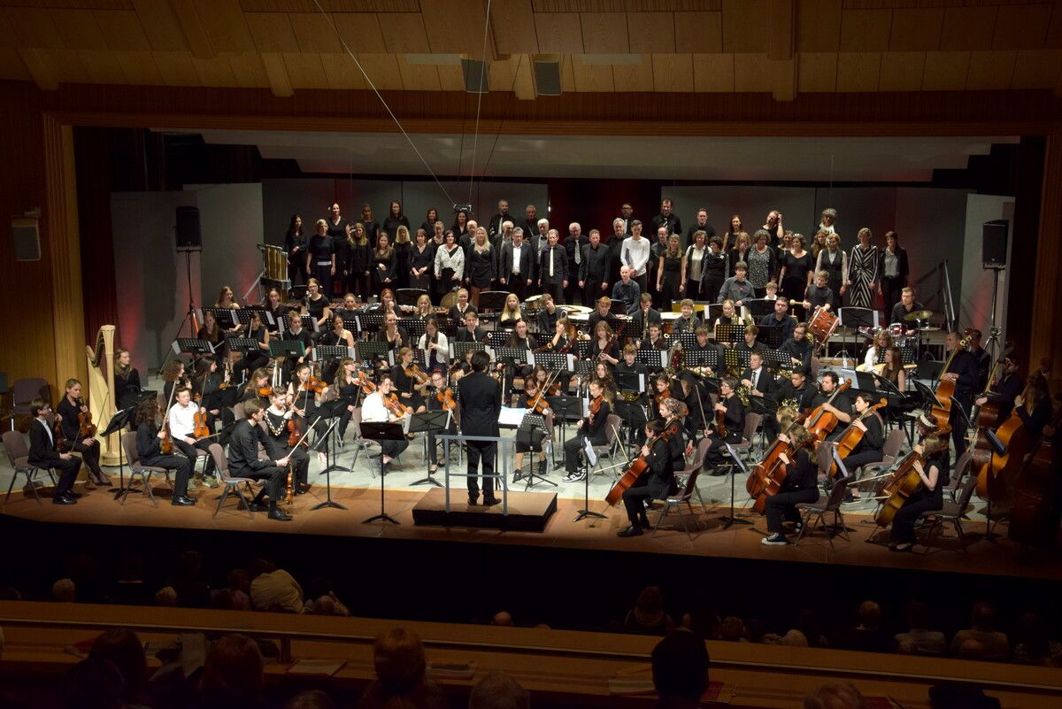 Konzert der jungPHIL (Junge Philharmonie des Vorarlberger Südens) im Ramschwagsaal mit Gastchor Gioia. SCO
