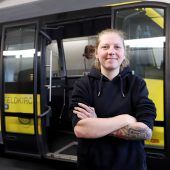 Stephanie macht Busfahrer mobil