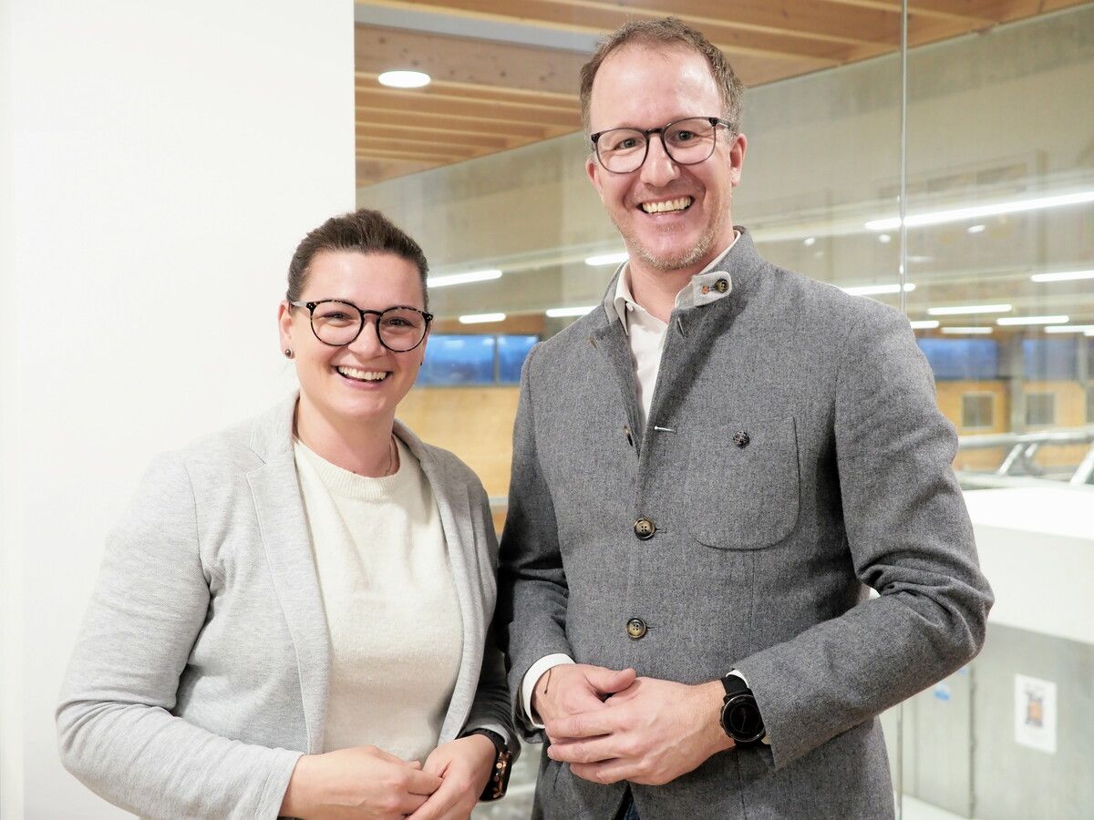 Landesrat Christian Gantner mit Julia Bachmann (oafach backa).
