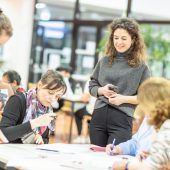 Suche nach Lehrern soll Sprachbarrieren überwinden