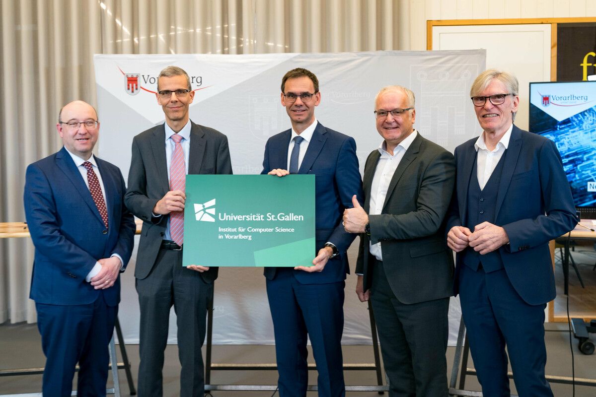 LH Markus Wallner, Rektor Manuel Ammann (Uni St.Gallen), Regierungsrat Beat Tinner (Kanton St.Gallen), Wirtschaftskammerpräsident Wilfried Hopfner und IV Präsident Elmar Hartmann bei der Eröffnung des HSG-Informatikinstitutes.Dietmar Stiplovsek