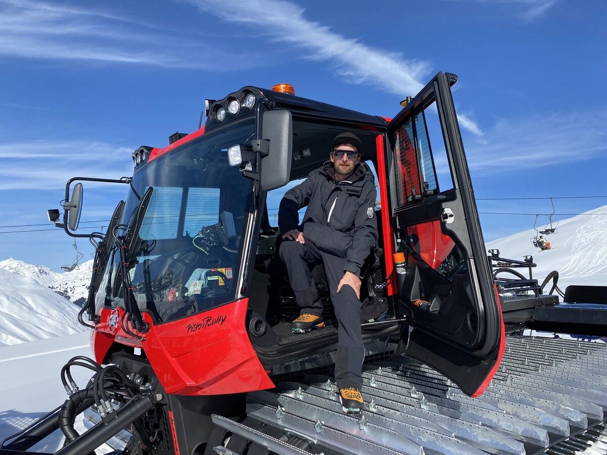 Manfred Thöny präpariert mit seinem Pistenbully die Weltcup-Strecke. VN/JUN (3)