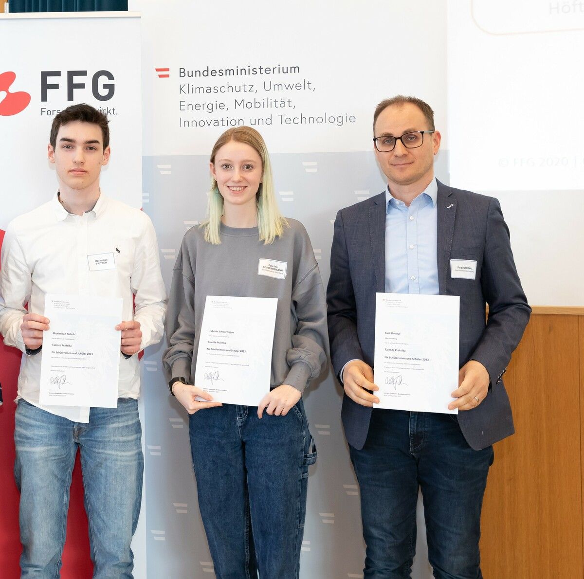 Maximilian Fritsch, Fabrizia Schwarzmann und Fadi Dohnal bei der feierlichen Prämierung in Wien. FHV