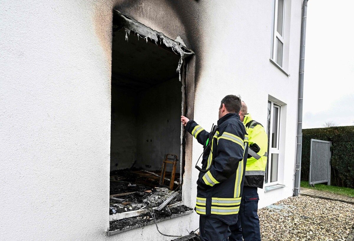 Nach dem schweren Brand ist das Haus nicht mehr bewohnbar. afp