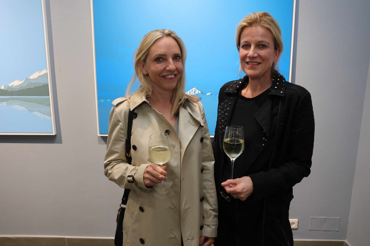 Nina Tihanyi und Annette Pladerer.