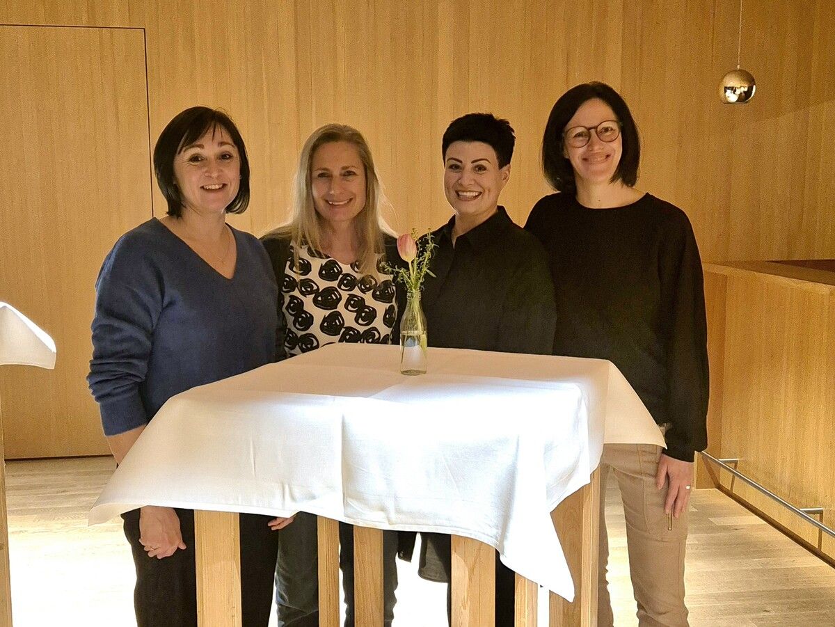 Obfrau-Stellvertreterin Michaela Bereuter-Hubalek zusammen mit Jutta Fink, Vereinsobfrau Melanie Meusburger und Sieglinde Greber ( v.l.).familienverband