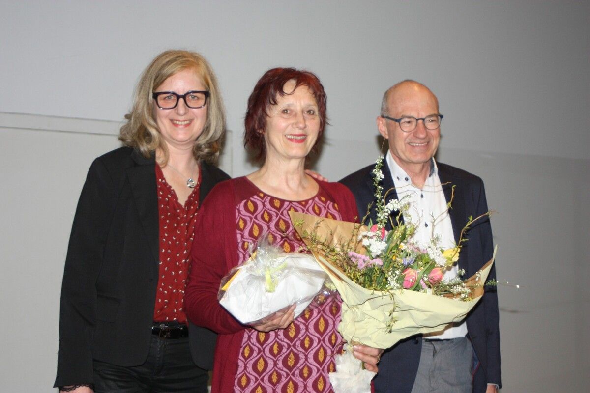 Obmann Siegfried Hartmann und Pflegeleiterin Barbara Klocker verabschiedeten Maria Oswald (Mitte) in den Ruhestand.VN/TK (3)