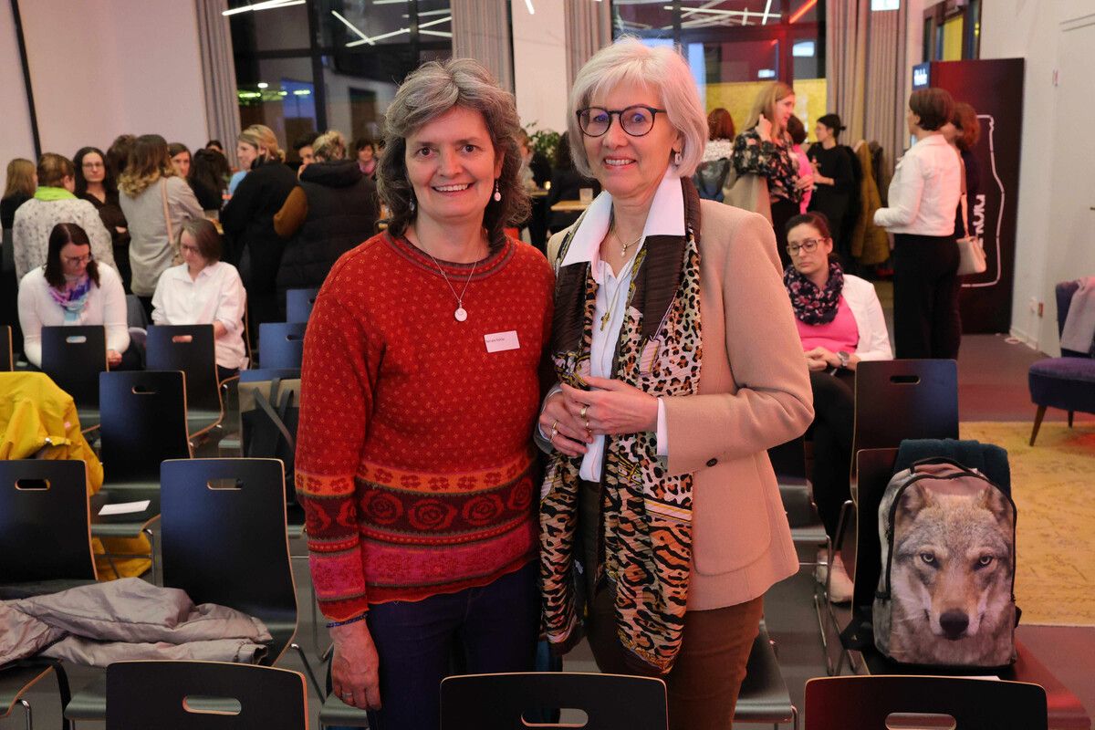 Renate Kohler (atemquelle) und Margarethe Salzinger (VLV-Generalagentur).