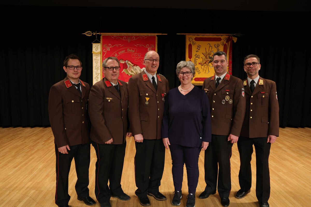 Rudi Boll, Hermann Moser, Kommandant Wolfgang Berchtel, Gerda Berchtel, Christian Längle und Michael Moosbrugger. AME (3)