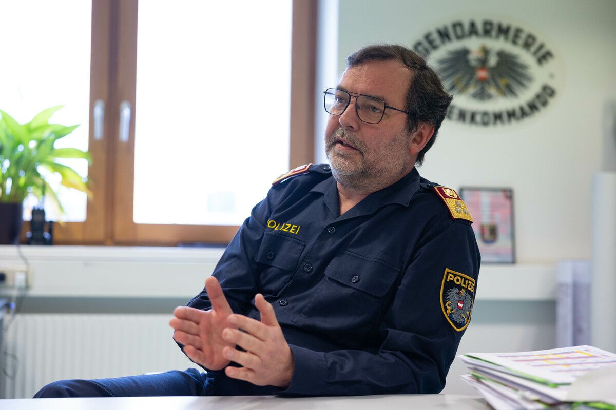 Rudolf Salzgeber von der Polizei Vorarlberg betont: „Bei einem Geisterfahrer nicht überholen, ruhig bleiben und sofort die Polizei rufen.“