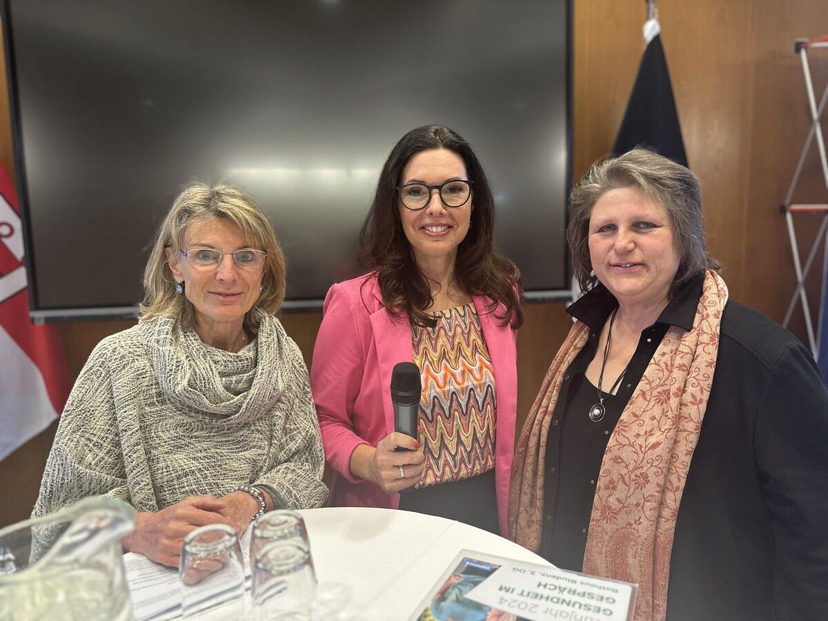 Ruth Krumpholz, Vizebürgermeisterin Andrea Mallitsch und Krankenhausseelsorgerin Teresa Loicher überzeugten mit umfassender Auskunft zum Thema Ethik im Krankenhaus. BI