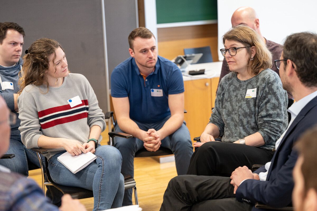 Schüler, Studierende und Lehrlinge hatten die Möglichkeit, offen mit Politikern und Experten zu sprechen.serra/VN (2)