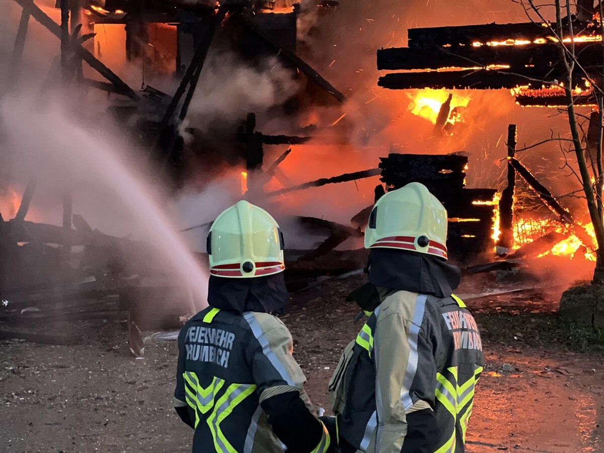 Sechs benachbarte Wehren unterstützten die örtliche Feuerwehr.