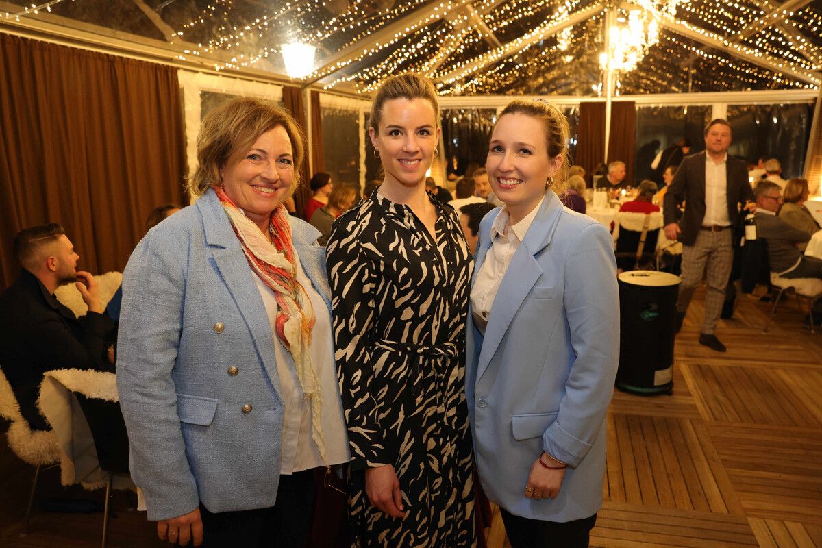 Sonja Metzler, Sarah Stöckler („Maischön“) und Vanessa Gardner.