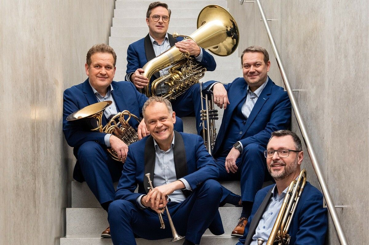 „Sonus Brass“ wurde 1994 unter Anleitung des Trompeters Stefan Dünser gegründet. Sonus Brass