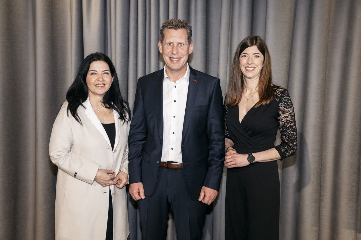 Speerspitzen der Vorarlberger AK: Präsident Bernhard Heinzle mit den Vizepräsidentinnen Manuela Auer (l.) und Jessica Lutz. AK/Mathis