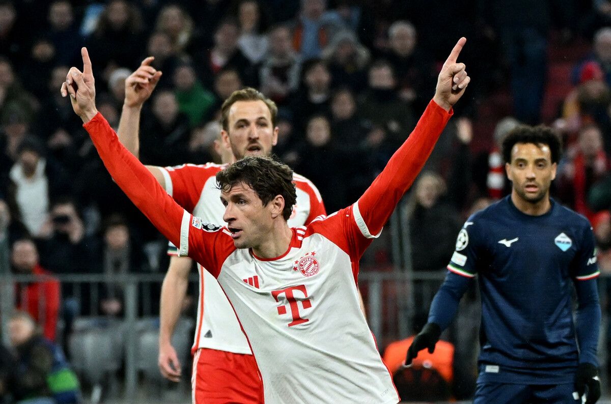 Thomas Müller (vorne) und Harry Kane mit einem Doppelpack schossen den FC Bayern gegen Lazio ins Viertelfinale der Champions League.Reuters