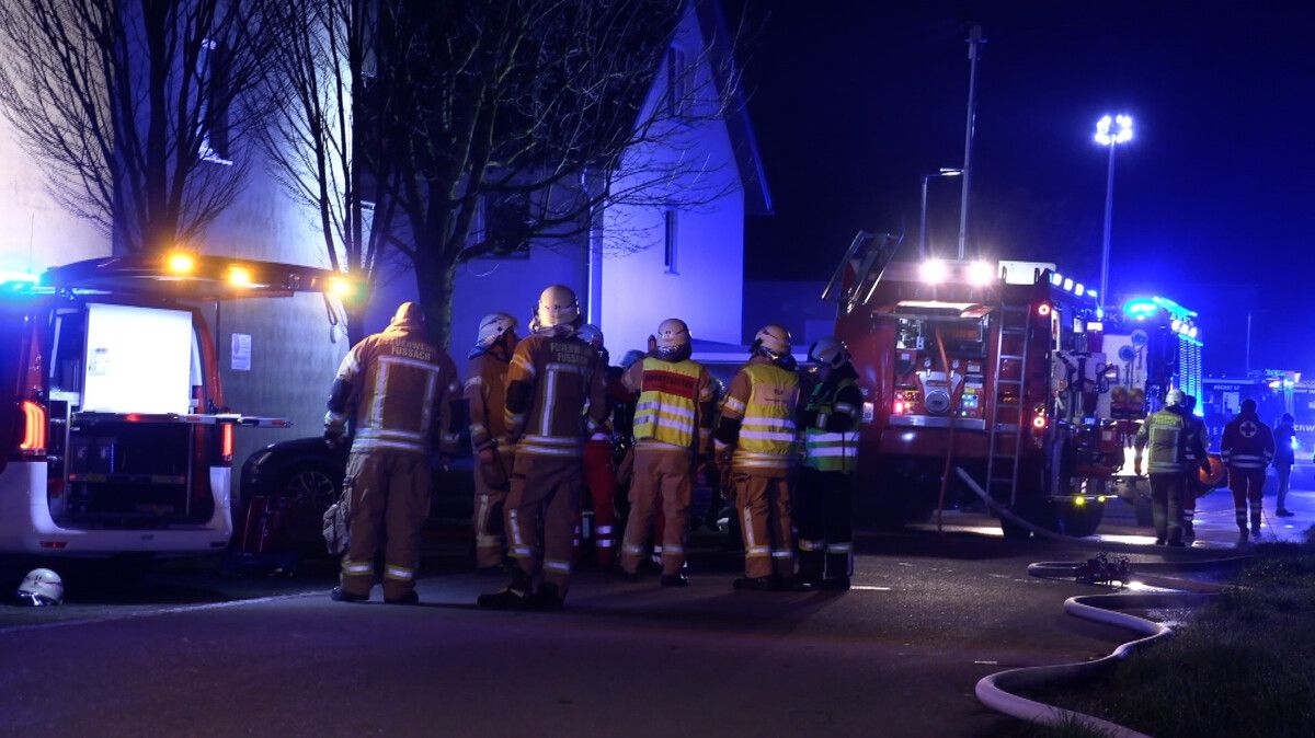 Über 90 Einsatzkräfte der Feuerwehr waren bei der Brandbekämpfung beteiligt. m. shourot