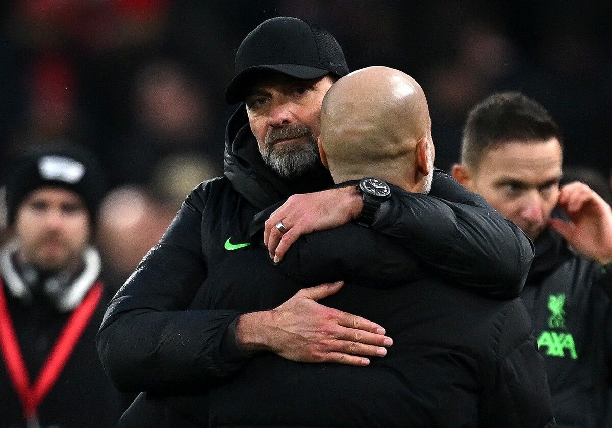 Umarmung nach dem Spiel: Die Trainer Jürgen Klopp und Pep Guardiola.ap