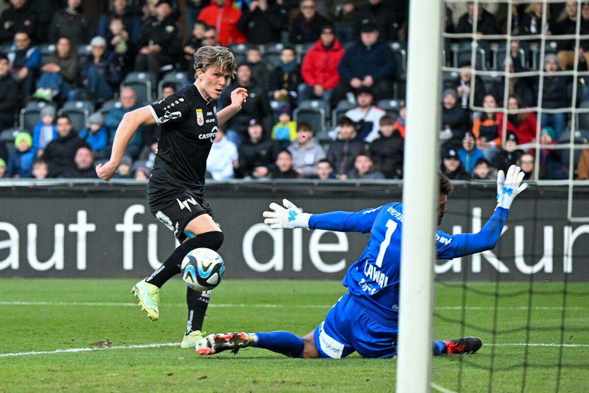 Vergab eine große Chance auf den Siegtreffer. Paul Koller setzte den Ball knapp neben das Tor.gepa
