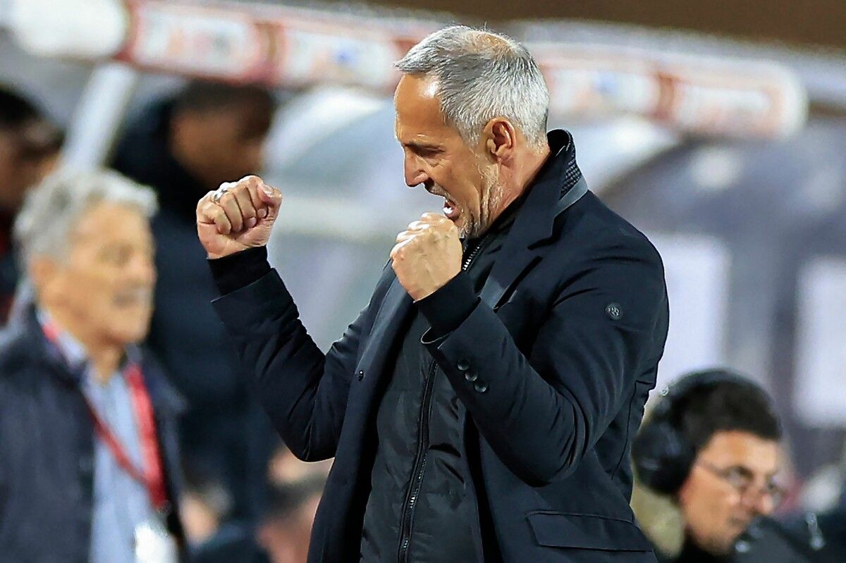 Adi Hütter jubelte nach dem 1:0-Sieg über Lille und kann am Sonntag in Lyon einen großen Schritt Richtung Champions League tun.afp