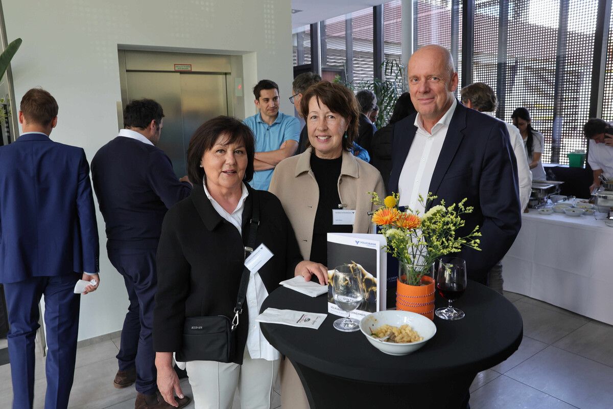 Apothekerin Andrea Gächter, Judith Mäser (Erhart Transporte) und Stefan Bauer (VVB).