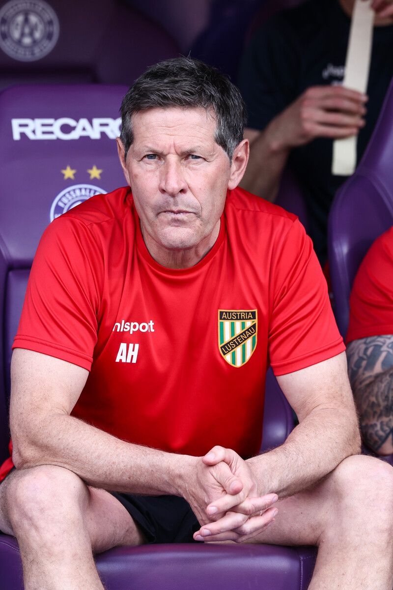 Austria-Lustenau-Trainer Andreas Heraf sieht sein Team für das Derby bereit. gepa