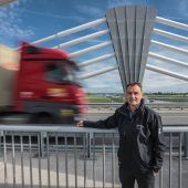 Brücke über den Rhein, die sicher und schön ist