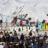 versus stellt Diskurs in den Mittelpunkt