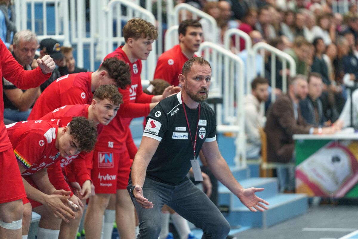 Coach Hannes Jon Jonsson und der Alpla HC Hard wollen heute in Ferlach das Halbfinalticket lösen.VN/STiplovsek