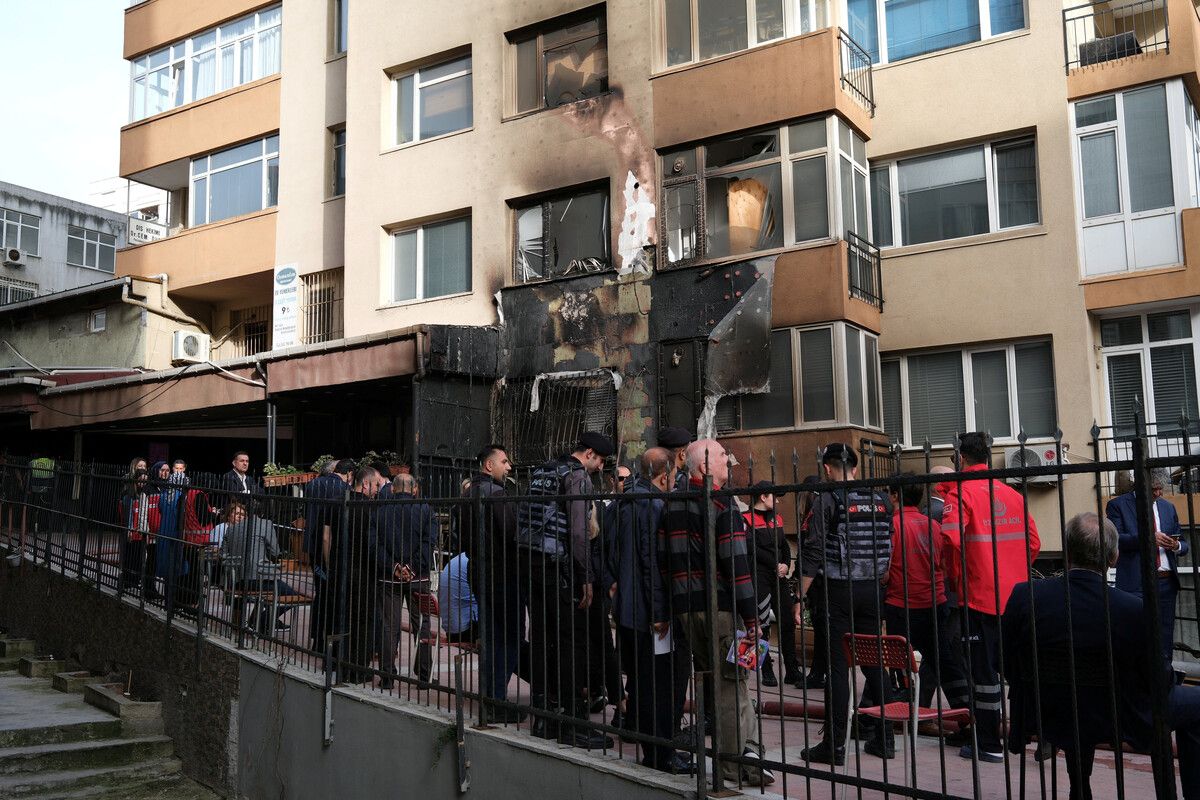Das Feuer brach im Untergeschoss eines Wohngebäudes aus, das als Nachtclub genutzt wird. reuters