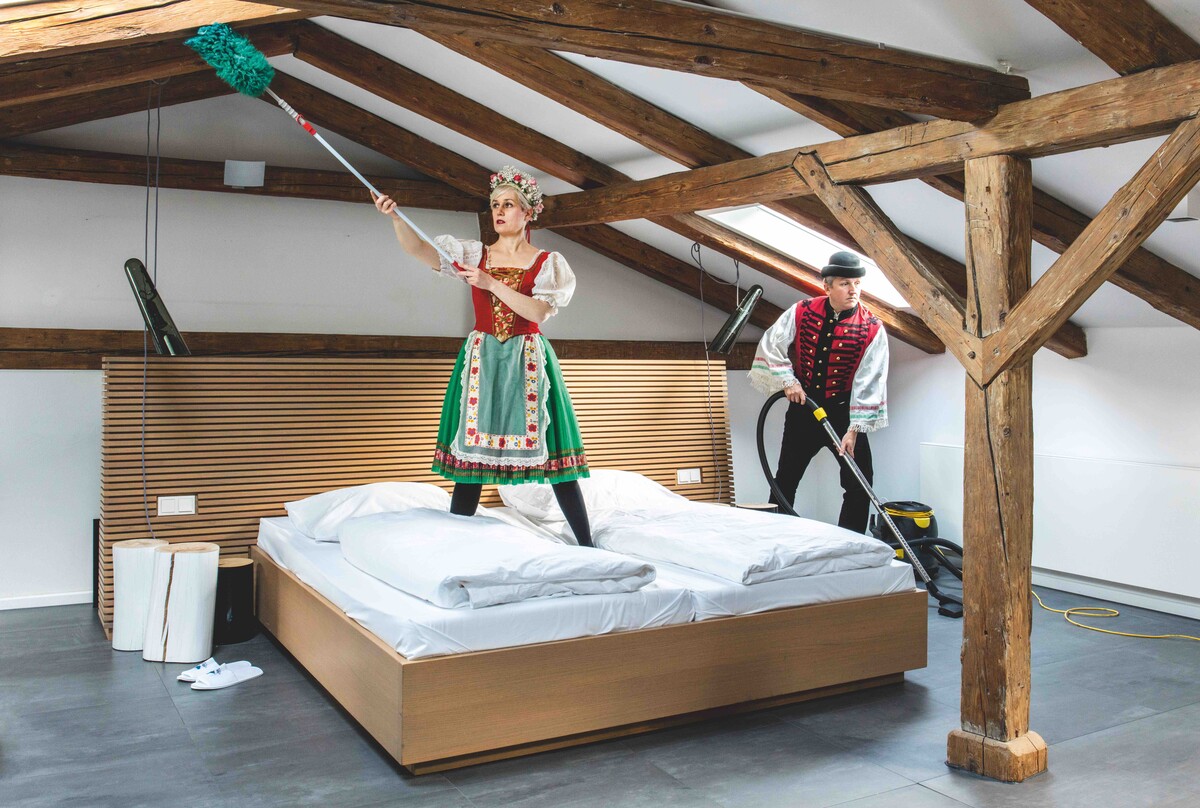 Das Frauenmuseum mit dem „Frühjahrsputz. Ein Kunstfestival über Dreck und eine extrasaubere Welt“. frauenmuseum hittisau