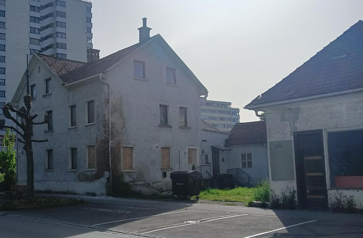 Das Gebäudeensemble an der Ecke Quellenstraße/Vorklostergasse soll abgerissen werden, hier soll eine Magerwiese entstehen. Lorenz